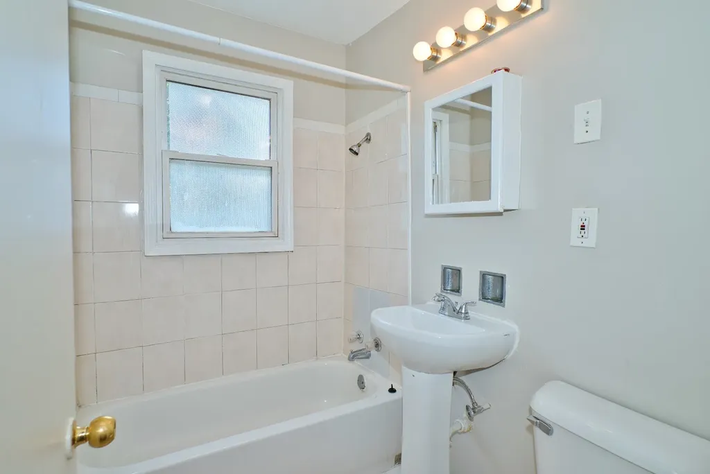 118 North Menard Avenue Chicago IL 60644