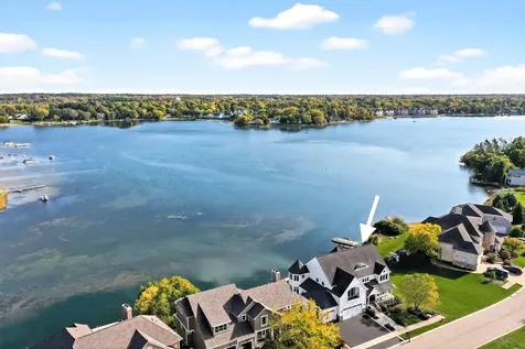 820 Peninsula Drive Wauconda IL 60084