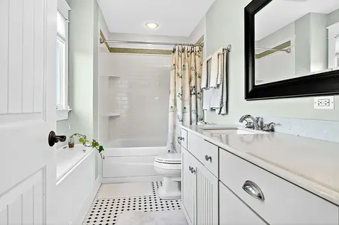 820 Peninsula Drive Wauconda IL 60084