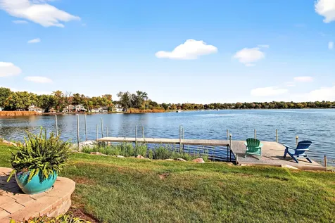820 Peninsula Drive Wauconda IL 60084