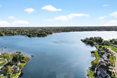 820 Peninsula Drive Wauconda IL 60084
