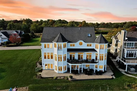 820 Peninsula Drive Wauconda IL 60084