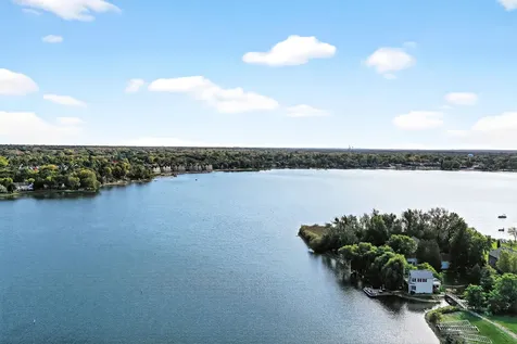820 Peninsula Drive Wauconda IL 60084