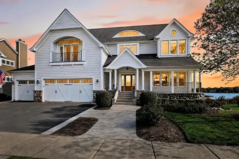 820 Peninsula Drive Wauconda IL 60084