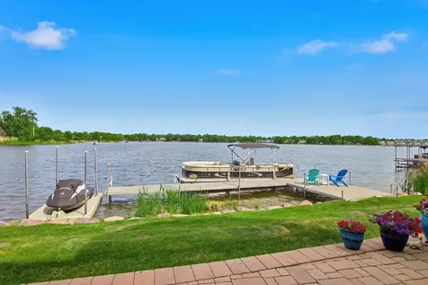 820 Peninsula Drive Wauconda IL 60084