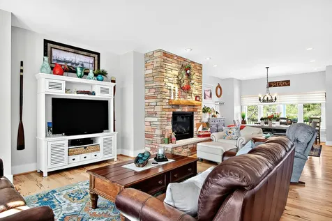 820 Peninsula Drive Wauconda IL 60084