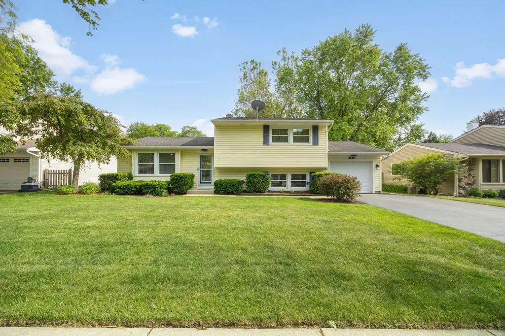 1513 Ronzheimer Avenue St. Charles IL 60174