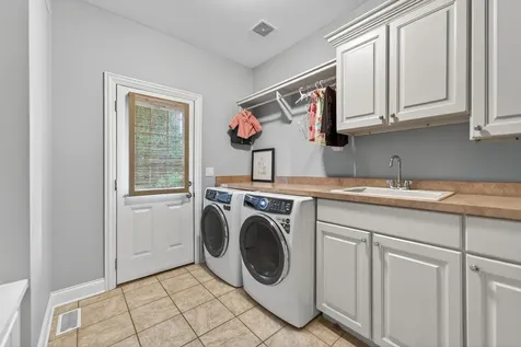 39W696 Henry David Thoreau Place St. Charles IL 60175