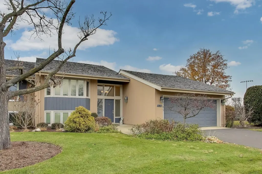 211 Briarwood Pass Oak Brook IL 60523