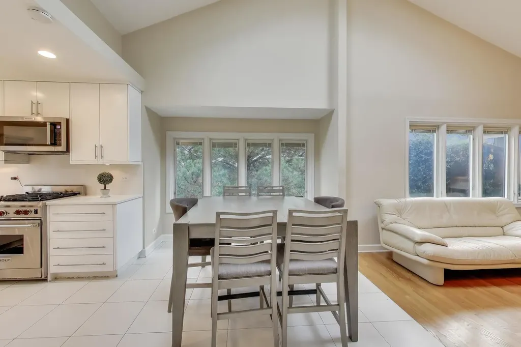 211 Briarwood Pass Oak Brook IL 60523