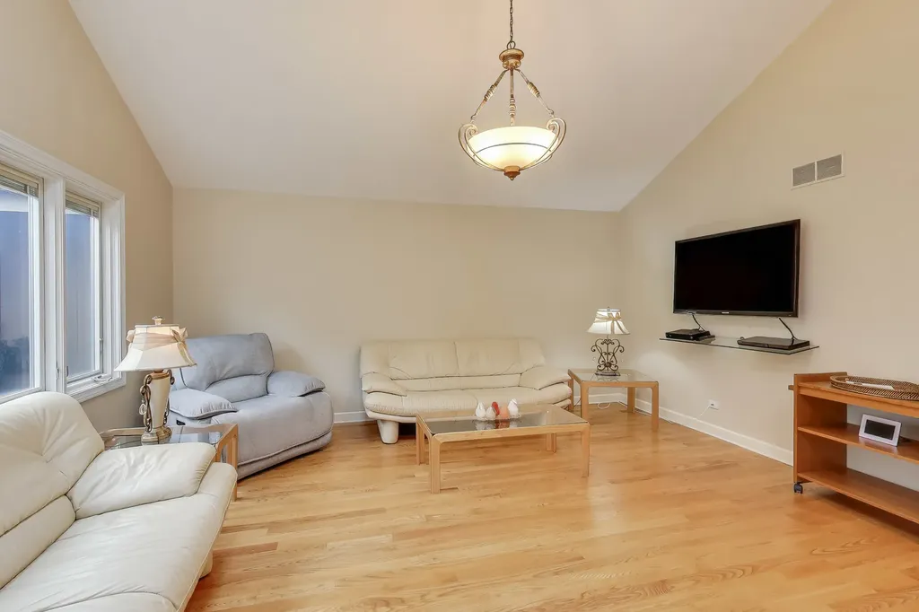 211 Briarwood Pass Oak Brook IL 60523