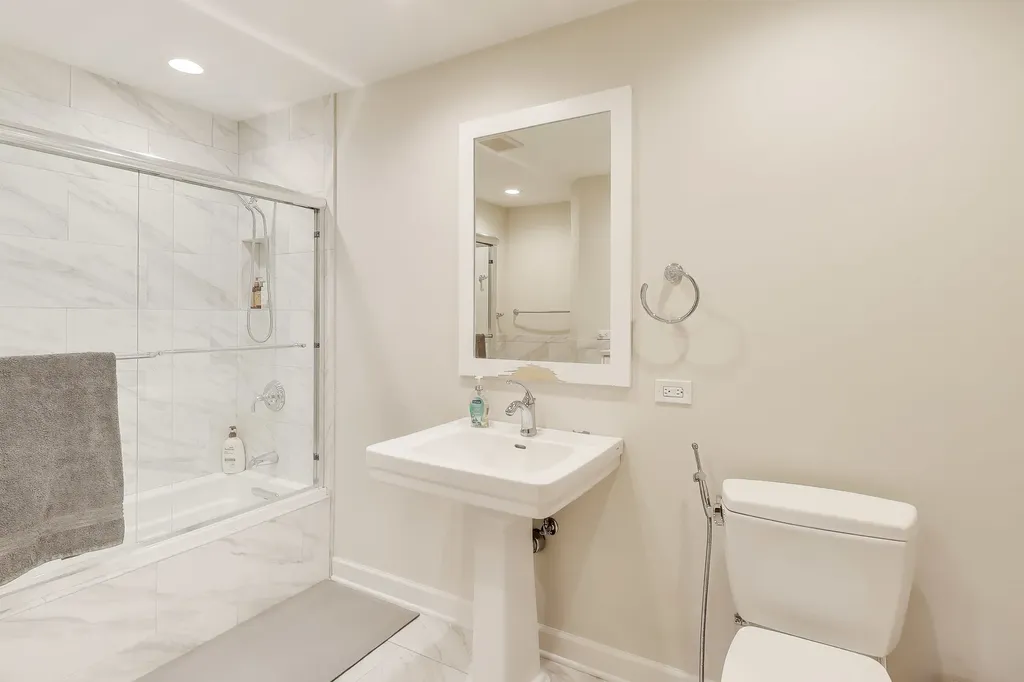 211 Briarwood Pass Oak Brook IL 60523