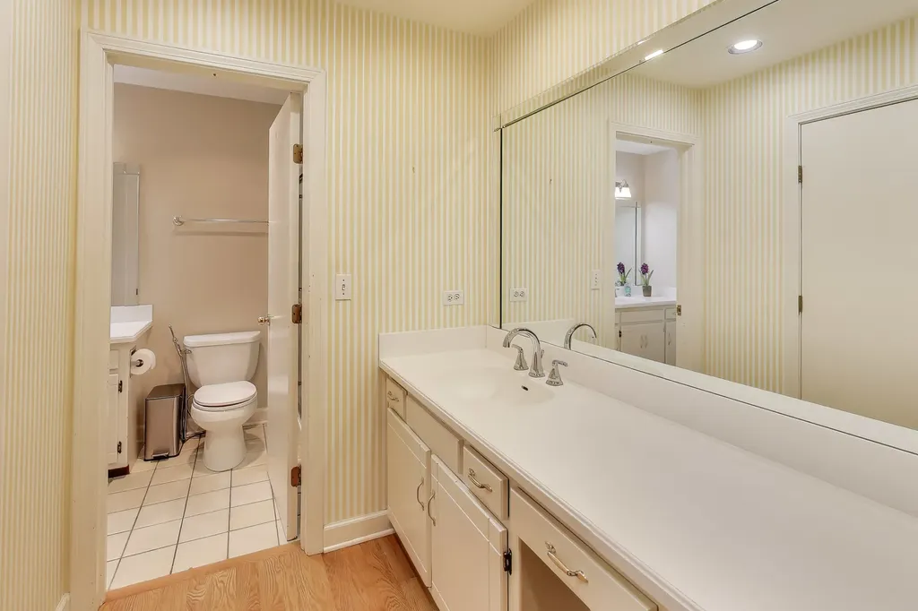 211 Briarwood Pass Oak Brook IL 60523