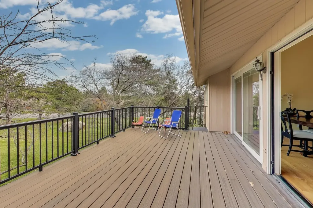 211 Briarwood Pass Oak Brook IL 60523