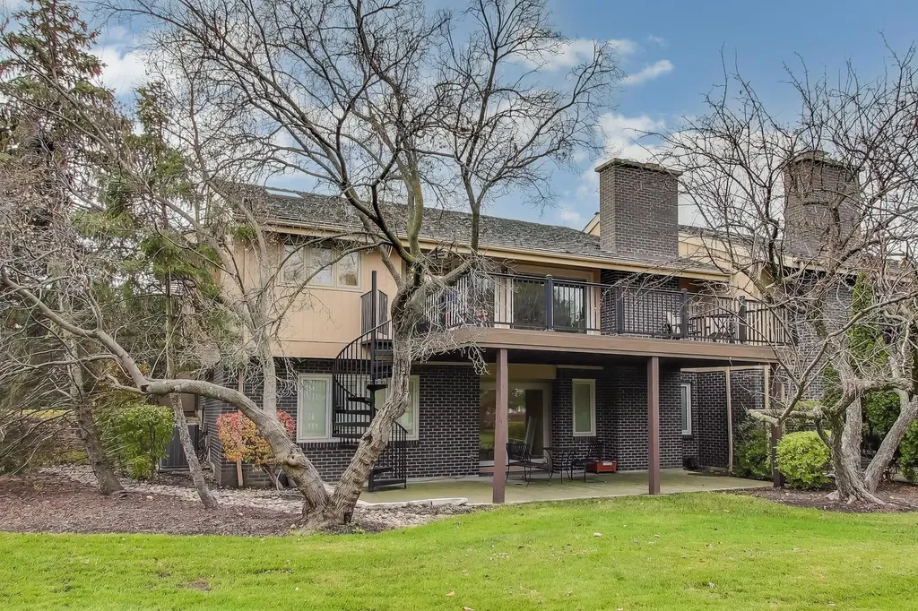 211 Briarwood Pass Oak Brook IL 60523