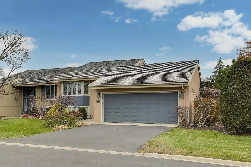 211 Briarwood Pass Oak Brook IL 60523