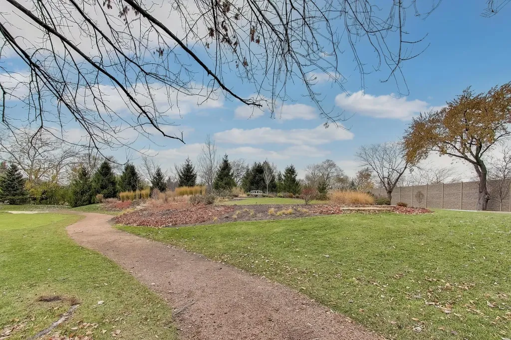211 Briarwood Pass Oak Brook IL 60523