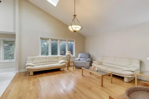 211 Briarwood Pass Oak Brook IL 60523