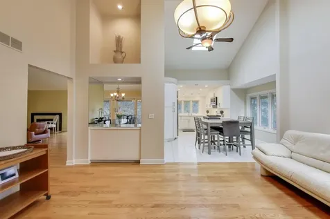 211 Briarwood Pass Oak Brook IL 60523