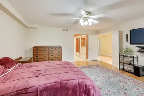 211 Briarwood Pass Oak Brook IL 60523