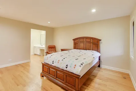 211 Briarwood Pass Oak Brook IL 60523