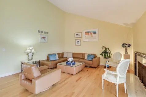 211 Briarwood Pass Oak Brook IL 60523