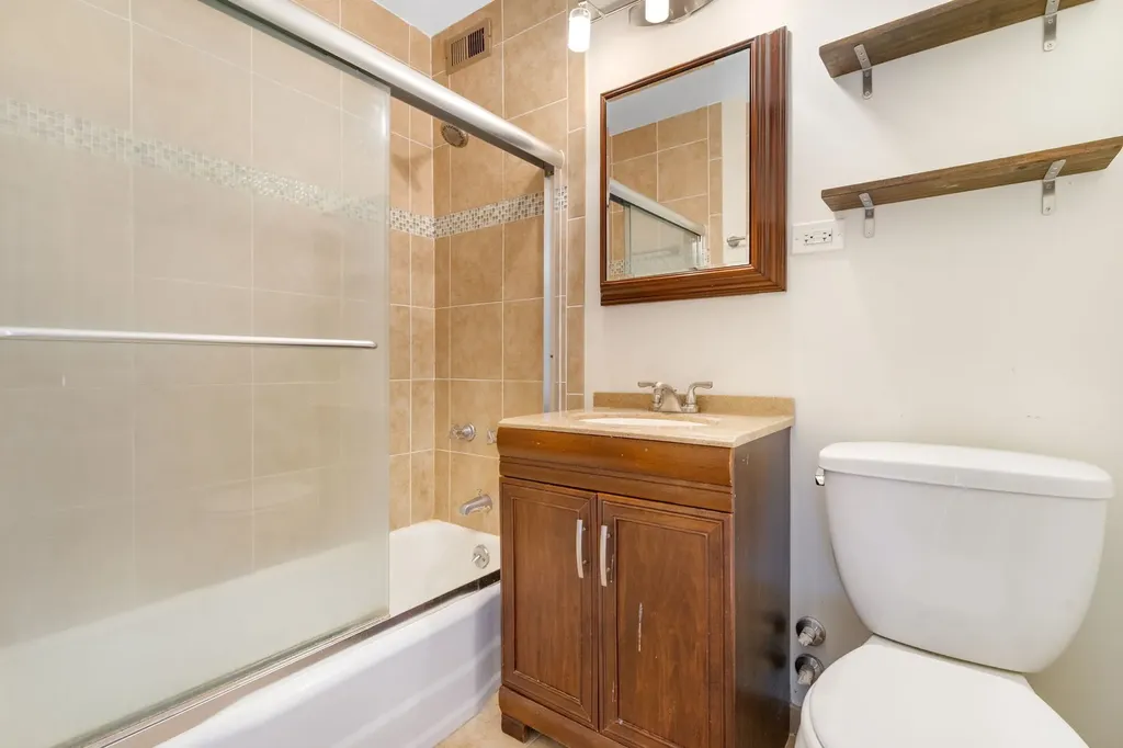 1355 North Sandburg Terrace Chicago IL 60610