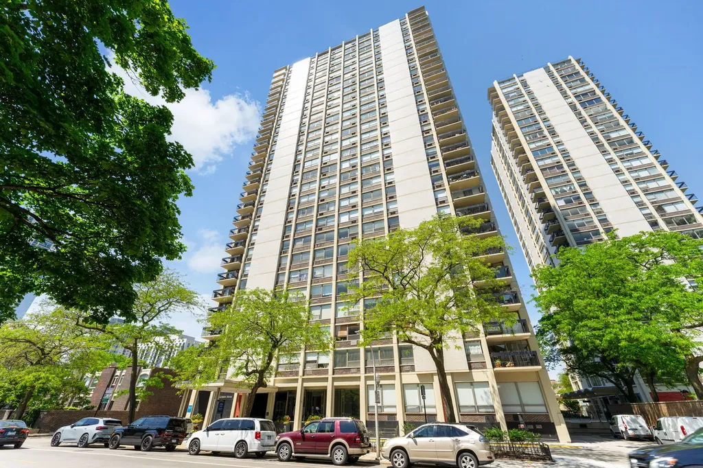 1355 North Sandburg Terrace Chicago IL 60610
