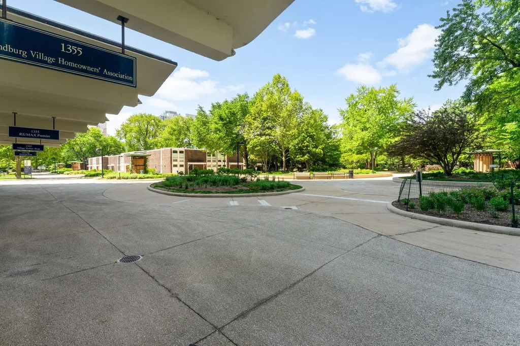 1355 North Sandburg Terrace Chicago IL 60610