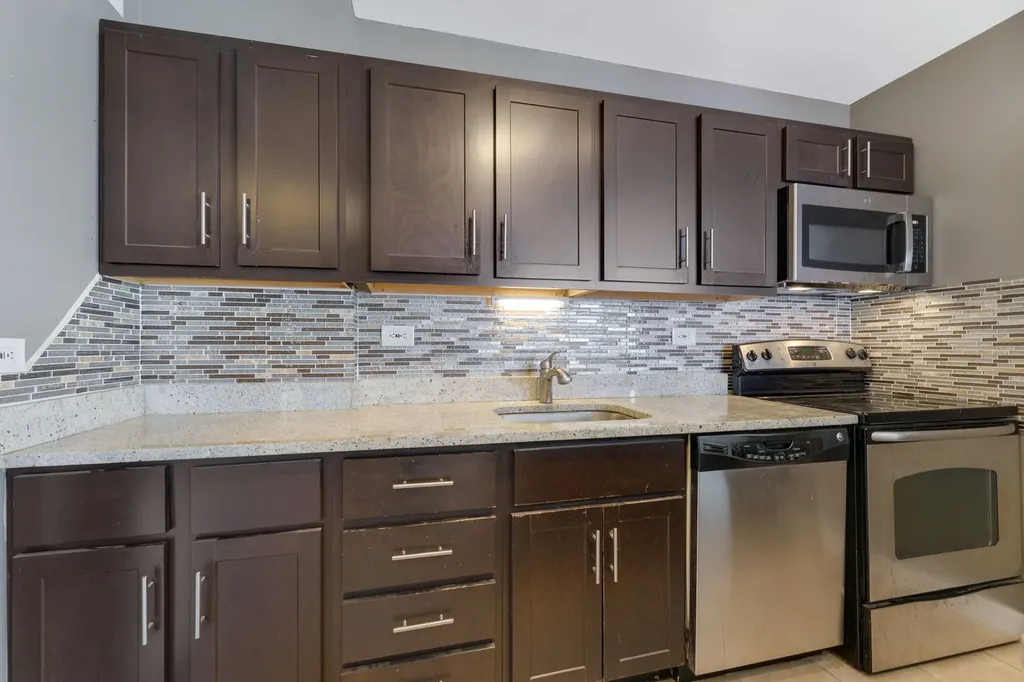 1355 North Sandburg Terrace Chicago IL 60610