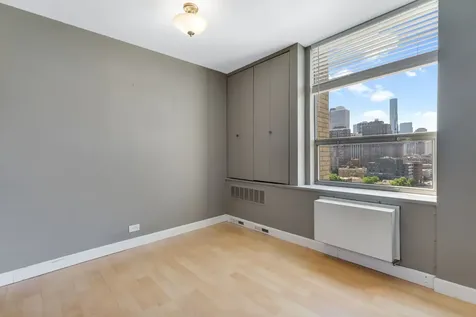 1355 North Sandburg Terrace Chicago IL 60610