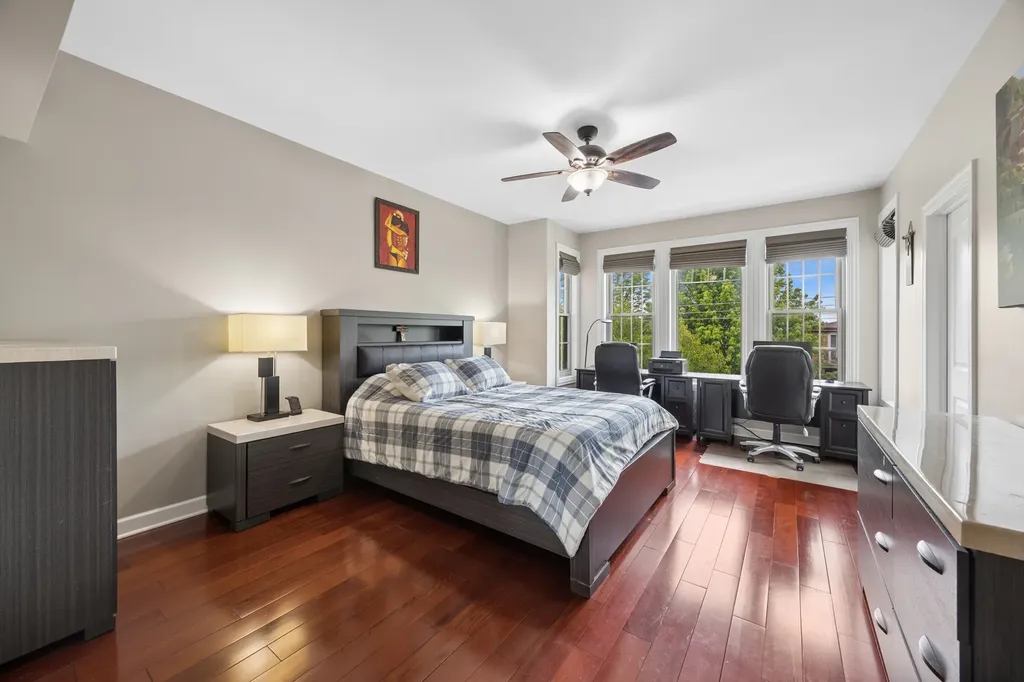 6635 West 64th Place Chicago IL 60638
