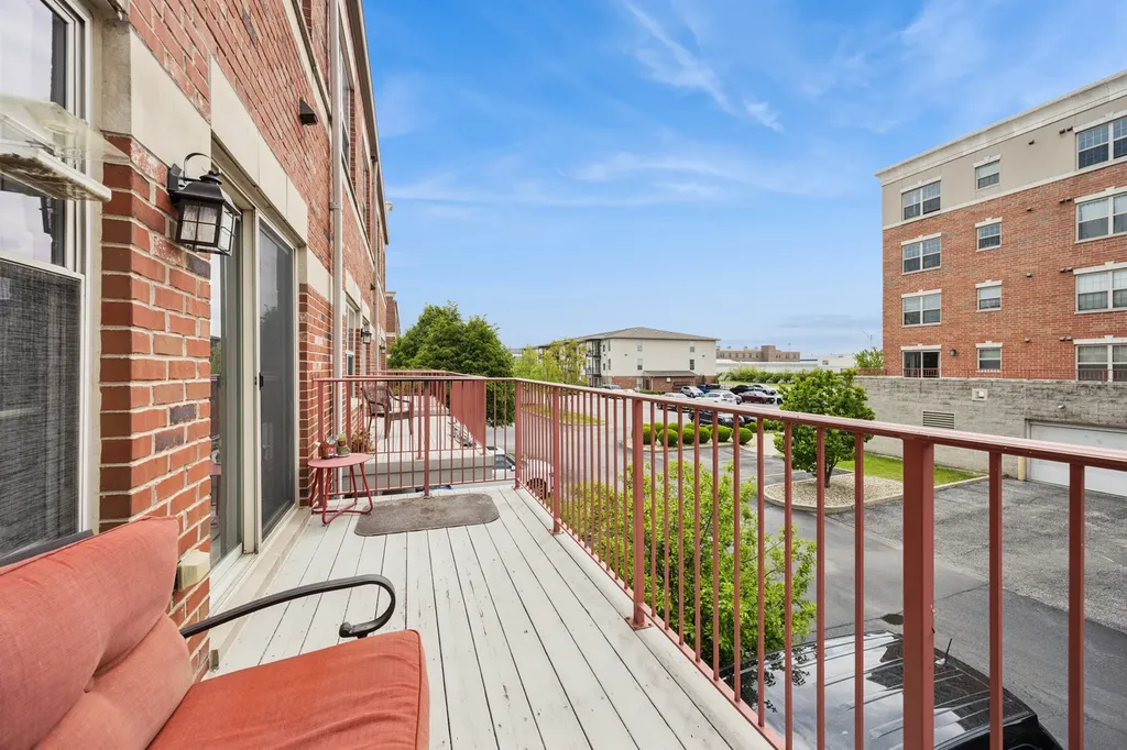 6635 West 64th Place Chicago IL 60638