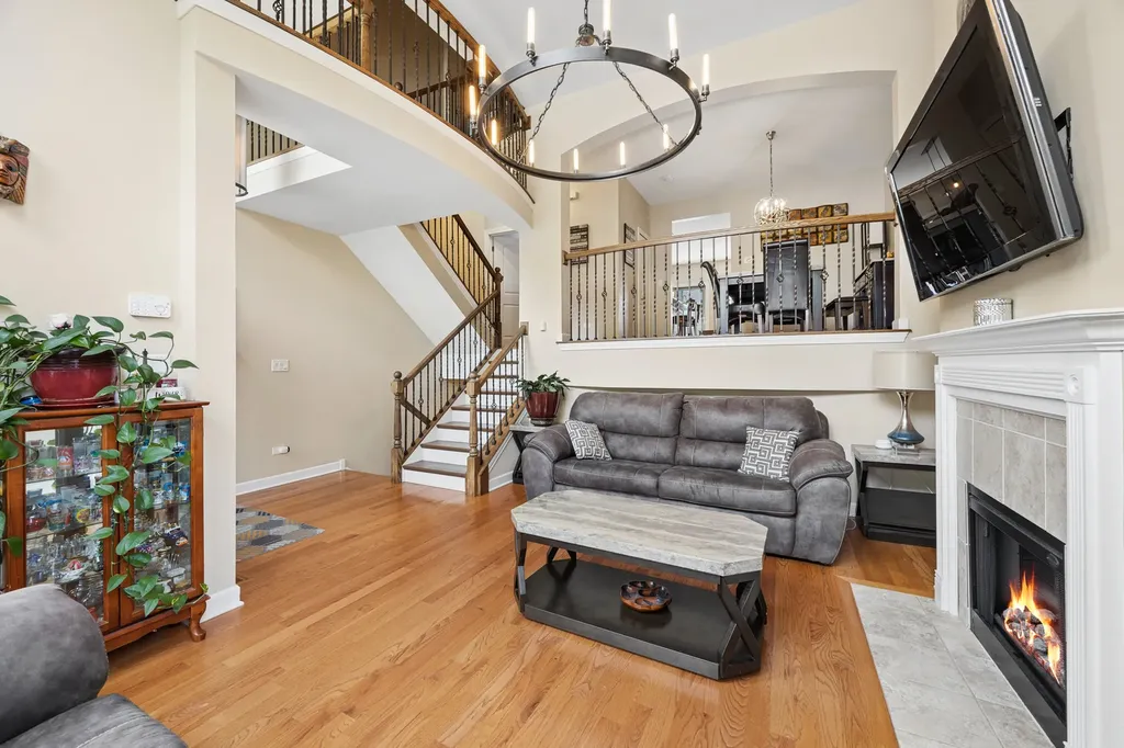 6635 West 64th Place Chicago IL 60638