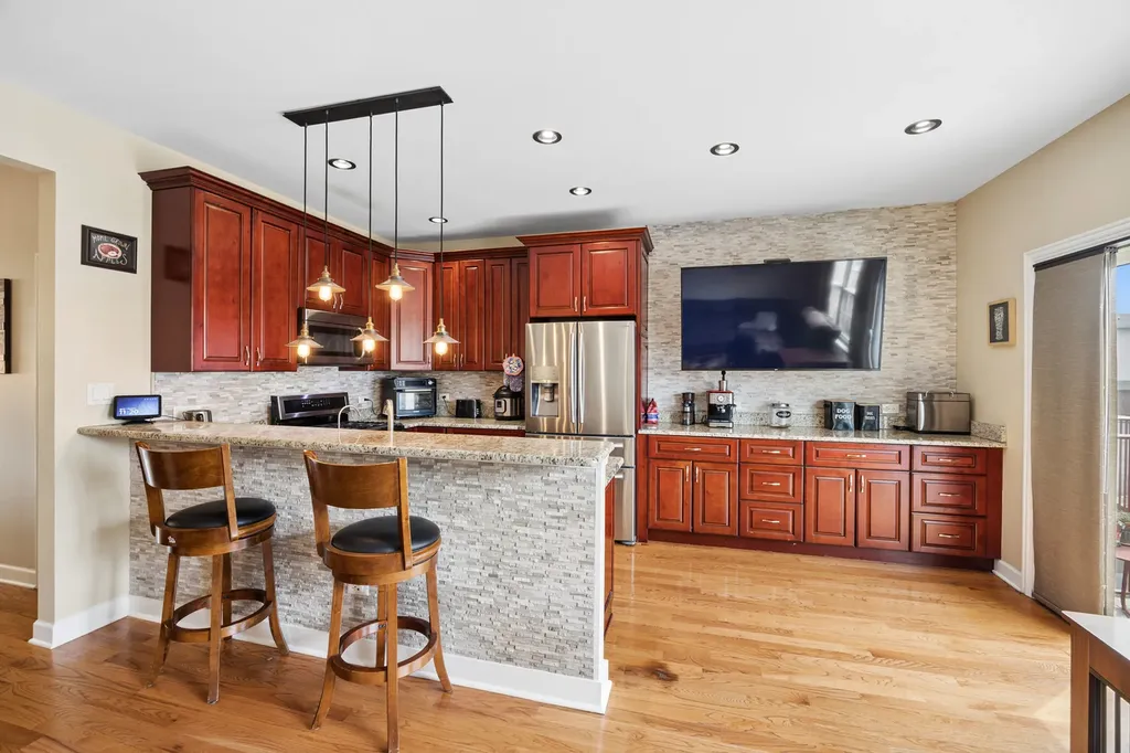 6635 West 64th Place Chicago IL 60638