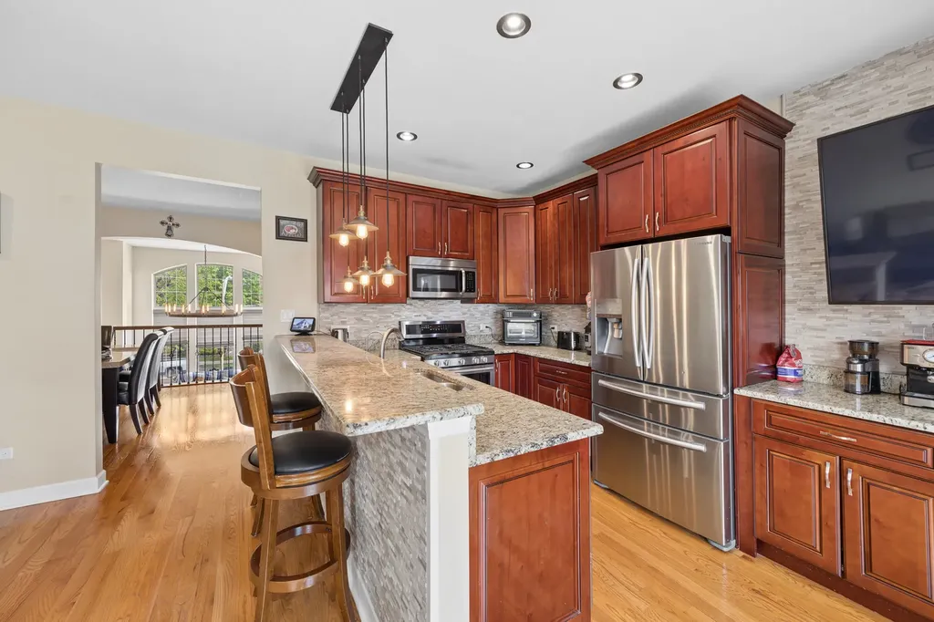 6635 West 64th Place Chicago IL 60638