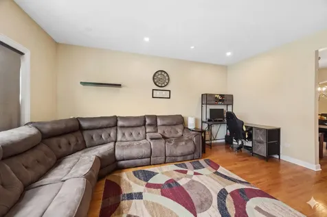 6635 West 64th Place Chicago IL 60638