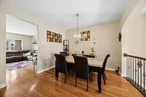 6635 West 64th Place Chicago IL 60638