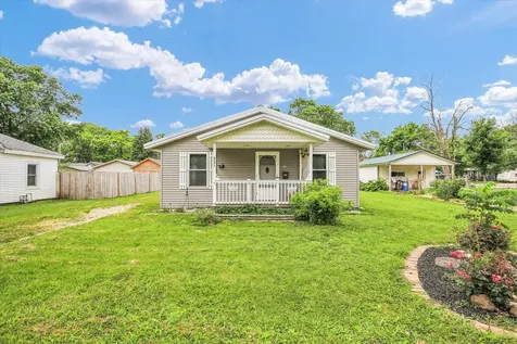 521 North Mcclellan Street Sullivan IL 61951