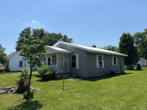 521 North Mcclellan Street Sullivan IL 61951