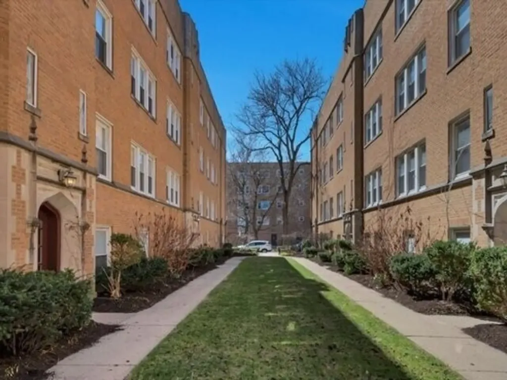 2537 Prairie Avenue Evanston IL 60201