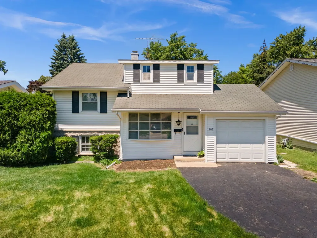 1107 East Elm Street Wheaton IL 60189