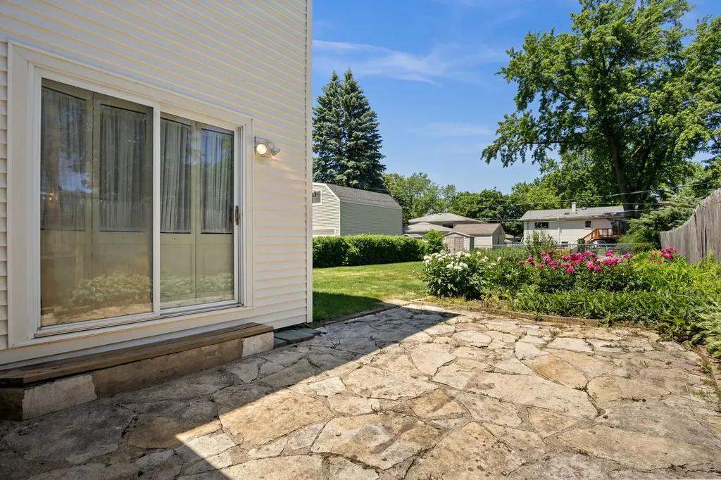 1107 East Elm Street Wheaton IL 60189