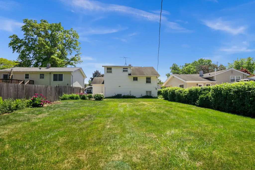 1107 East Elm Street Wheaton IL 60189