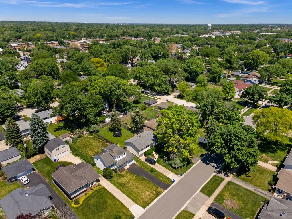 1107 East Elm Street Wheaton IL 60189