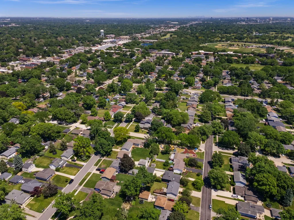 1107 East Elm Street Wheaton IL 60189