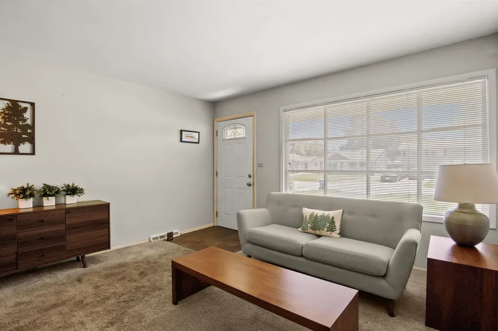 1107 East Elm Street Wheaton IL 60189