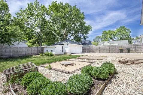 315 East 1st Street East Dundee IL 60118