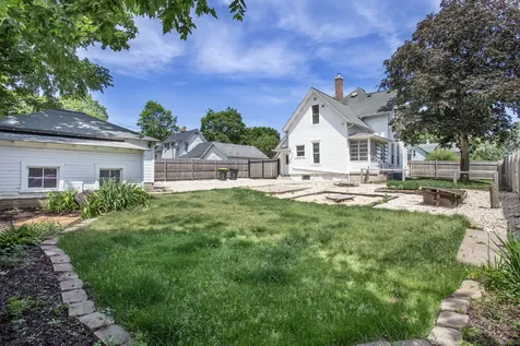 315 East 1st Street East Dundee IL 60118