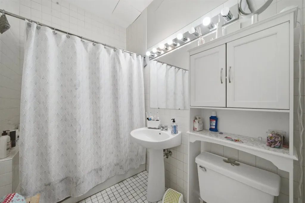 3438 North Seeley Avenue Chicago IL 60618